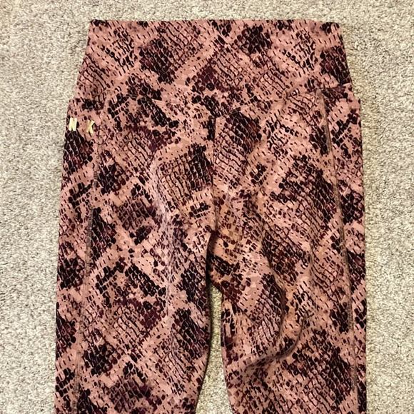 PINK Victoria’s Secret Ultimate V High Waist Snake Print Pocket Leggings… - Picture 13 of 15